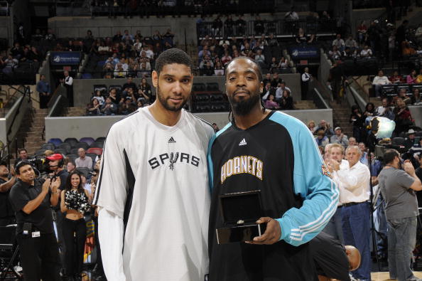 半场战报：米兰0-0拉齐奥，迈尼昂献神扑，红黑军团0射正（半场战况：米兰0-0拉齐奥，迈尼昂神勇救险，红黑军团零射正）