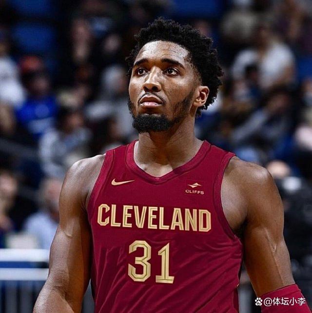 潘喜明打趣：我们训练压力比比赛大，比赛时听不见李导喊什么（潘喜明笑言：训练压力胜过比赛，场上几乎听不清李导指挥）