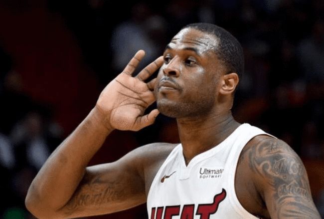 达成尤文生涯200场里程碑，洛卡特利获赠纪念球衣（洛卡特利迎来尤文生涯第200场，获赠纪念球衣）