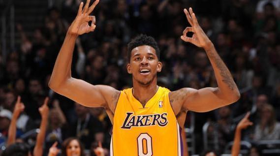 森林狼vs马刺前瞻：爱德华兹PK福克斯，两队皆欲取得连胜（森林狼对阵马刺前瞻：爱德华兹迎战福克斯，双方力争延续胜势）