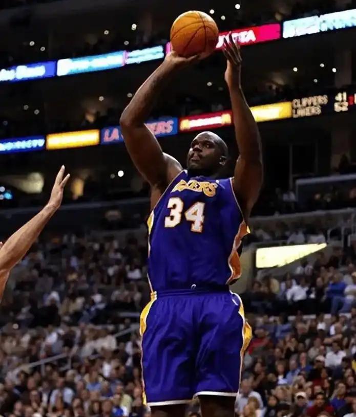 马卡畅想梅西回归巴萨可能性：年龄不是问题，可踢伪9或前腰（马卡展望梅西重返巴萨：年龄无碍，可胜任伪九号或前腰）